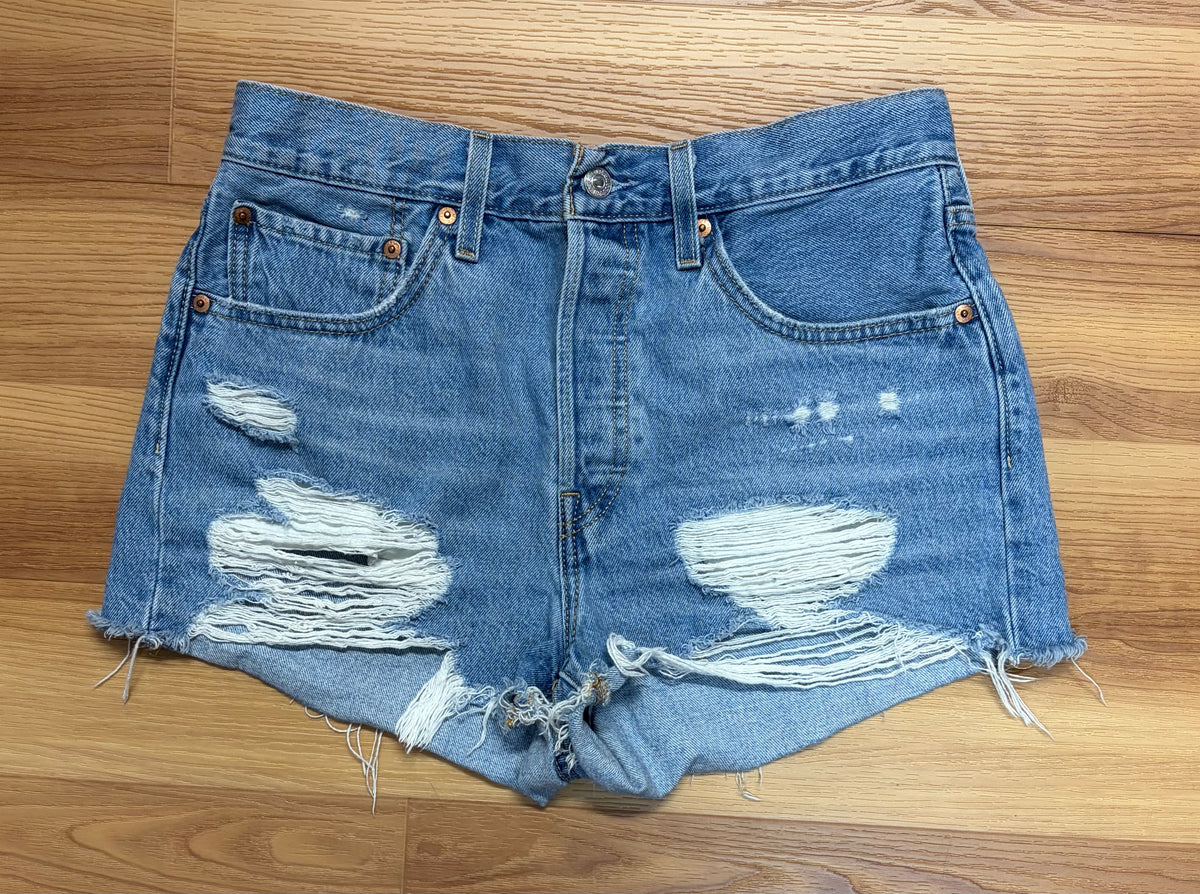 Levi Shorts-Size 11/30-Ripped