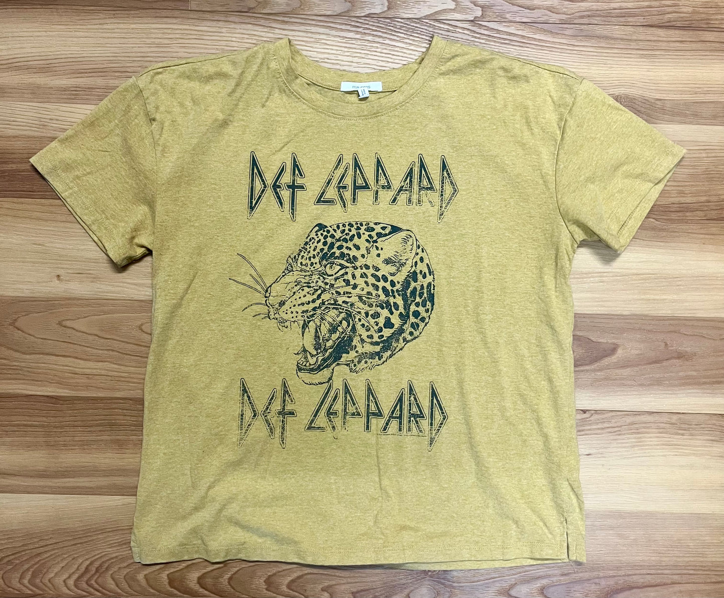 Maurices T-shirt-Size Small