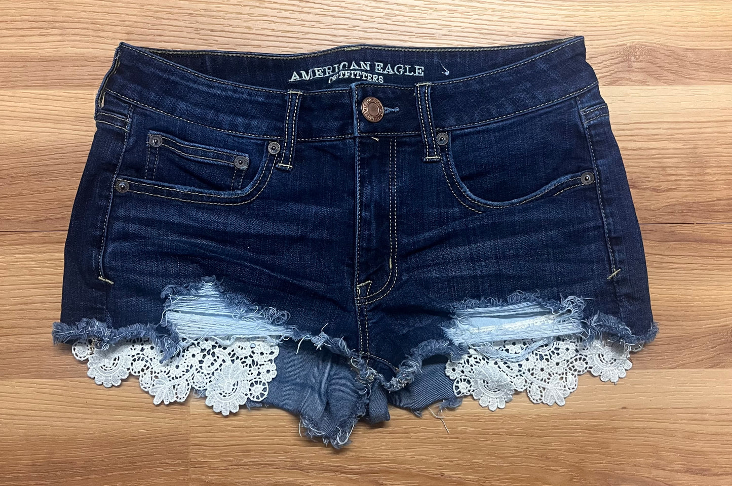 American Eagle Short-Size 6