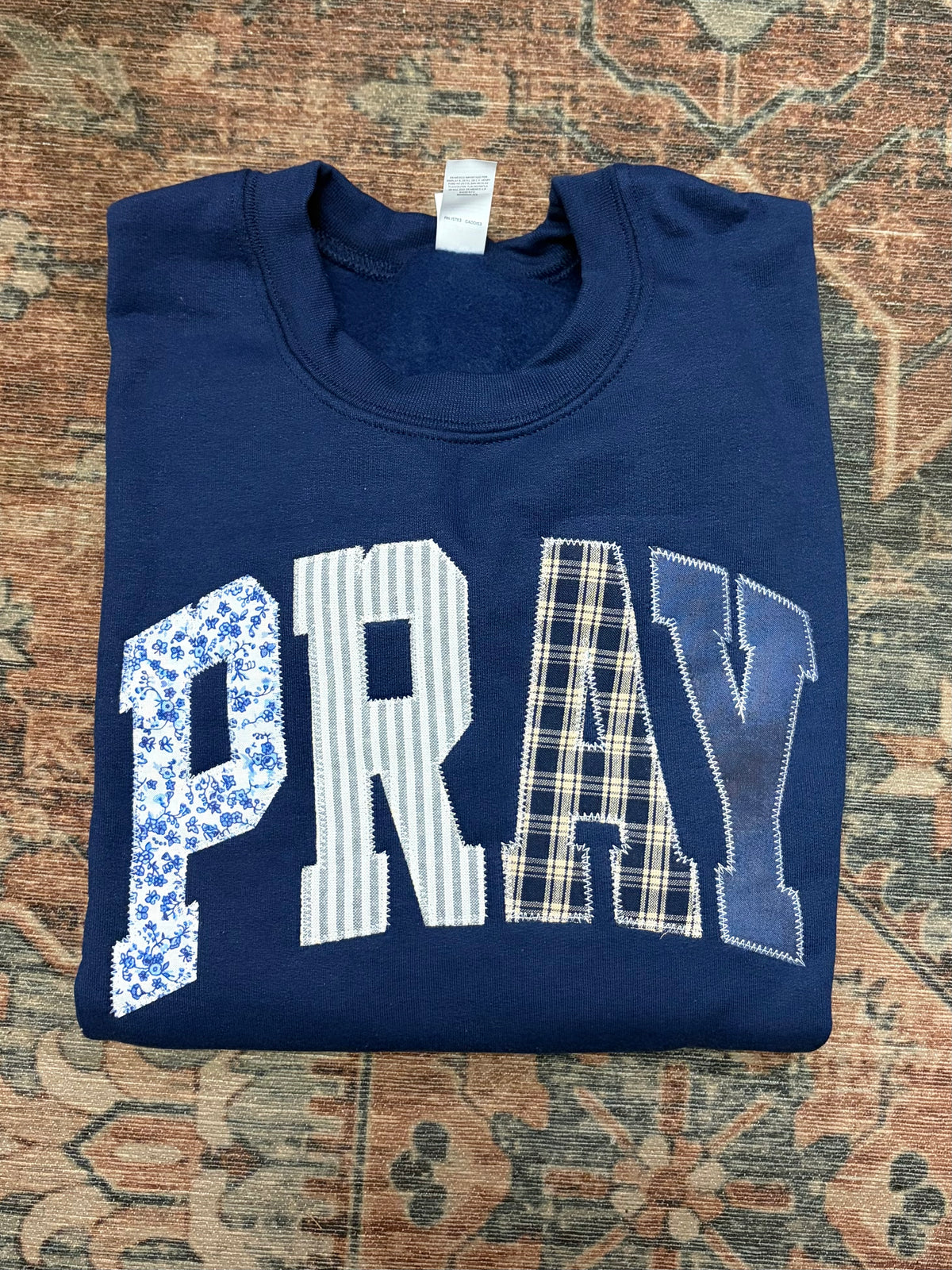 Pray appliqué embroidered crewneck