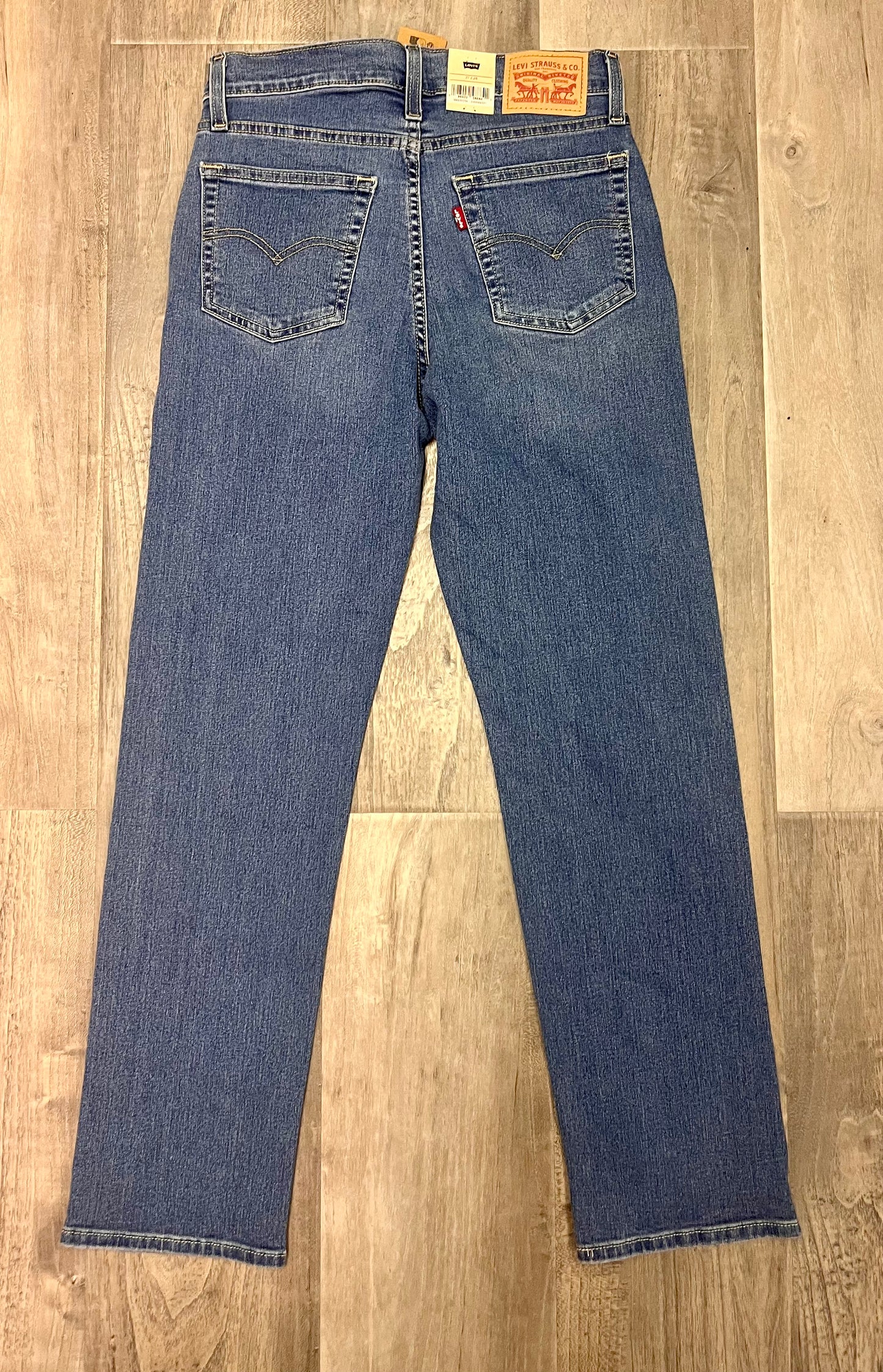 Levi Denim-27/3 Short NEW!