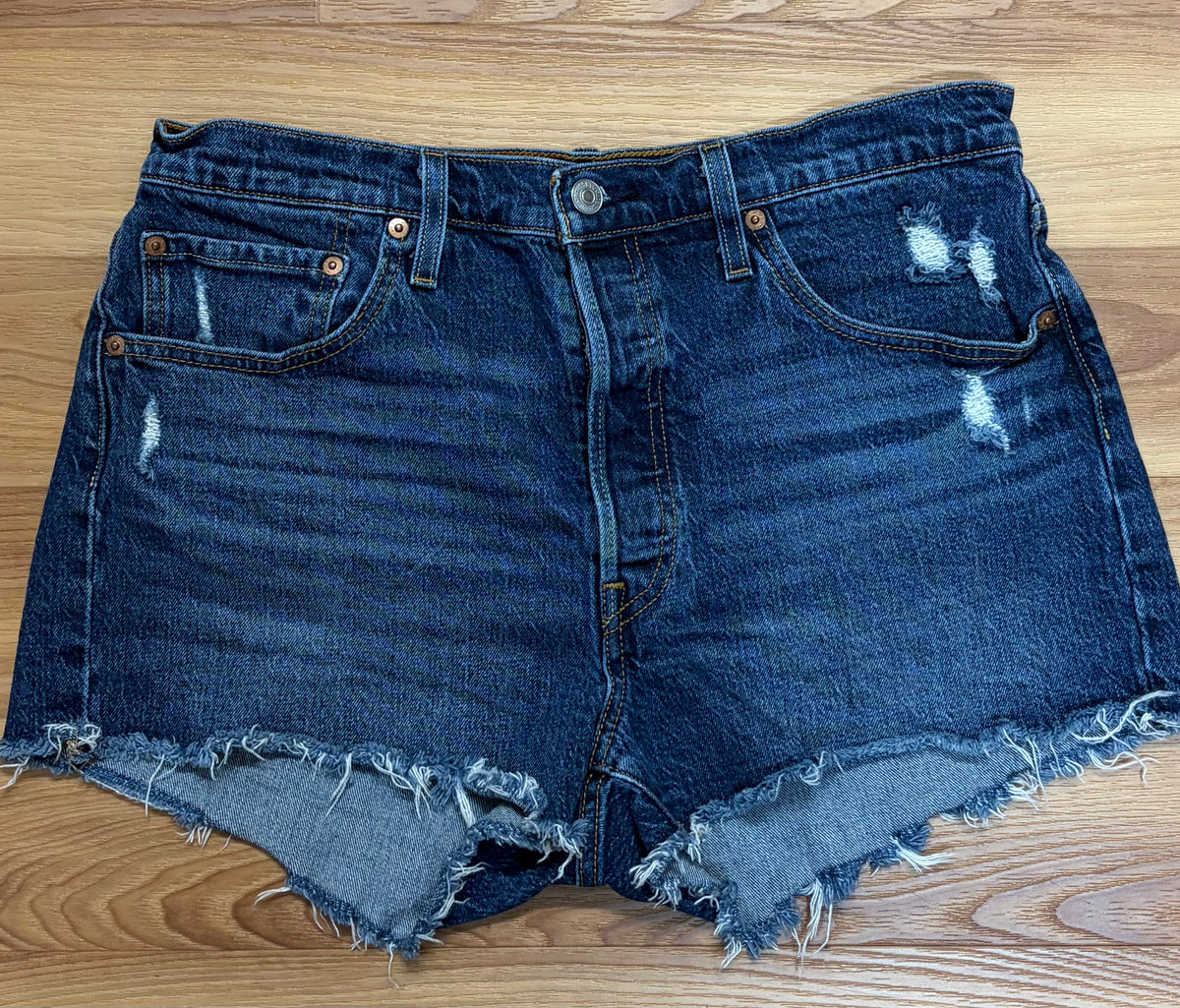 Levi  501 Shorts-Size 13/32