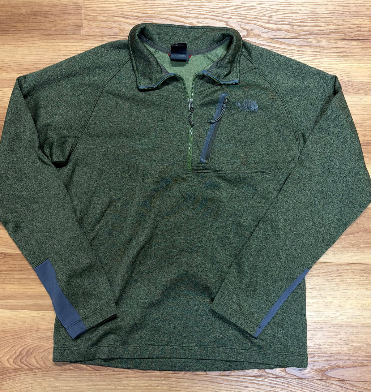 North Face Quarter Zip-Size Medium